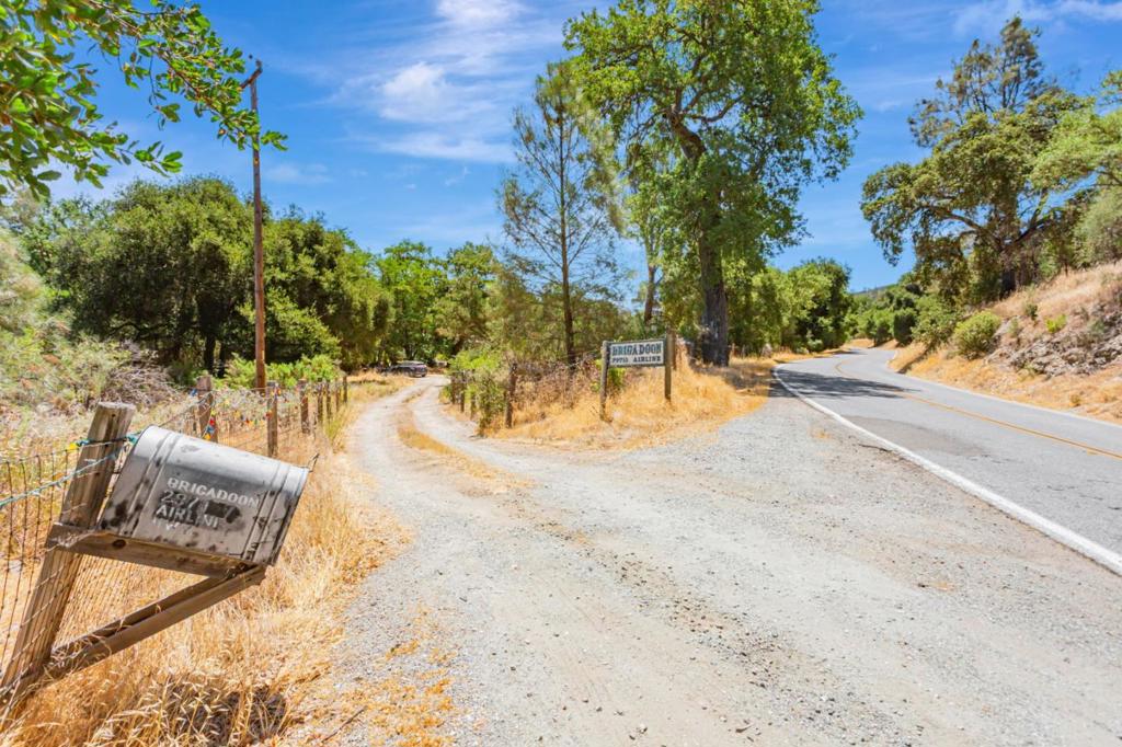 Paicines, California, 95043, United States, 4 Bedrooms Bedrooms, ,2 BathroomsBathrooms,Residential,For Sale,1981055