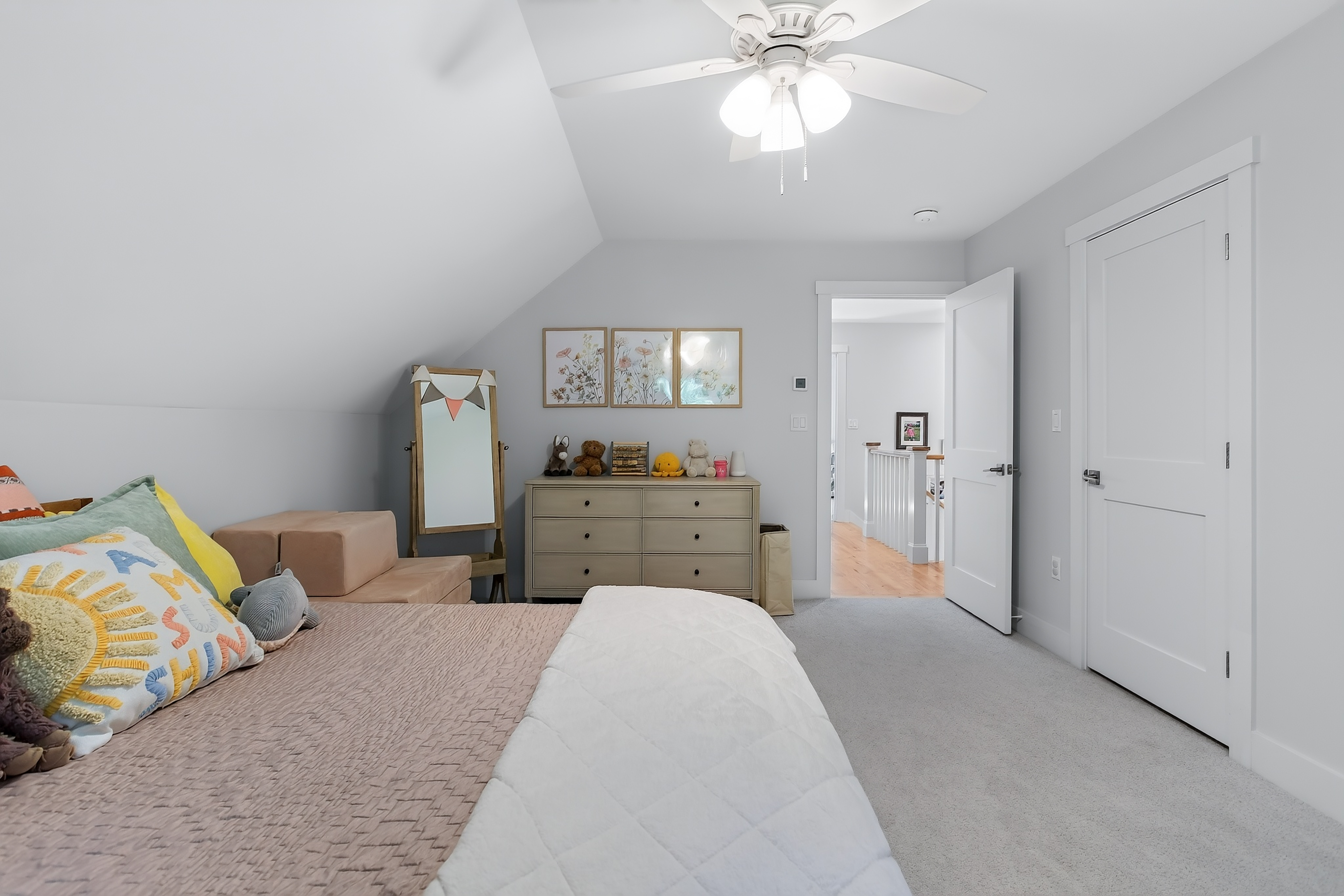  2022 Custom Craftsman: Main-Level Living, In-Law Suite, & Mountain Proximity - 物件實景