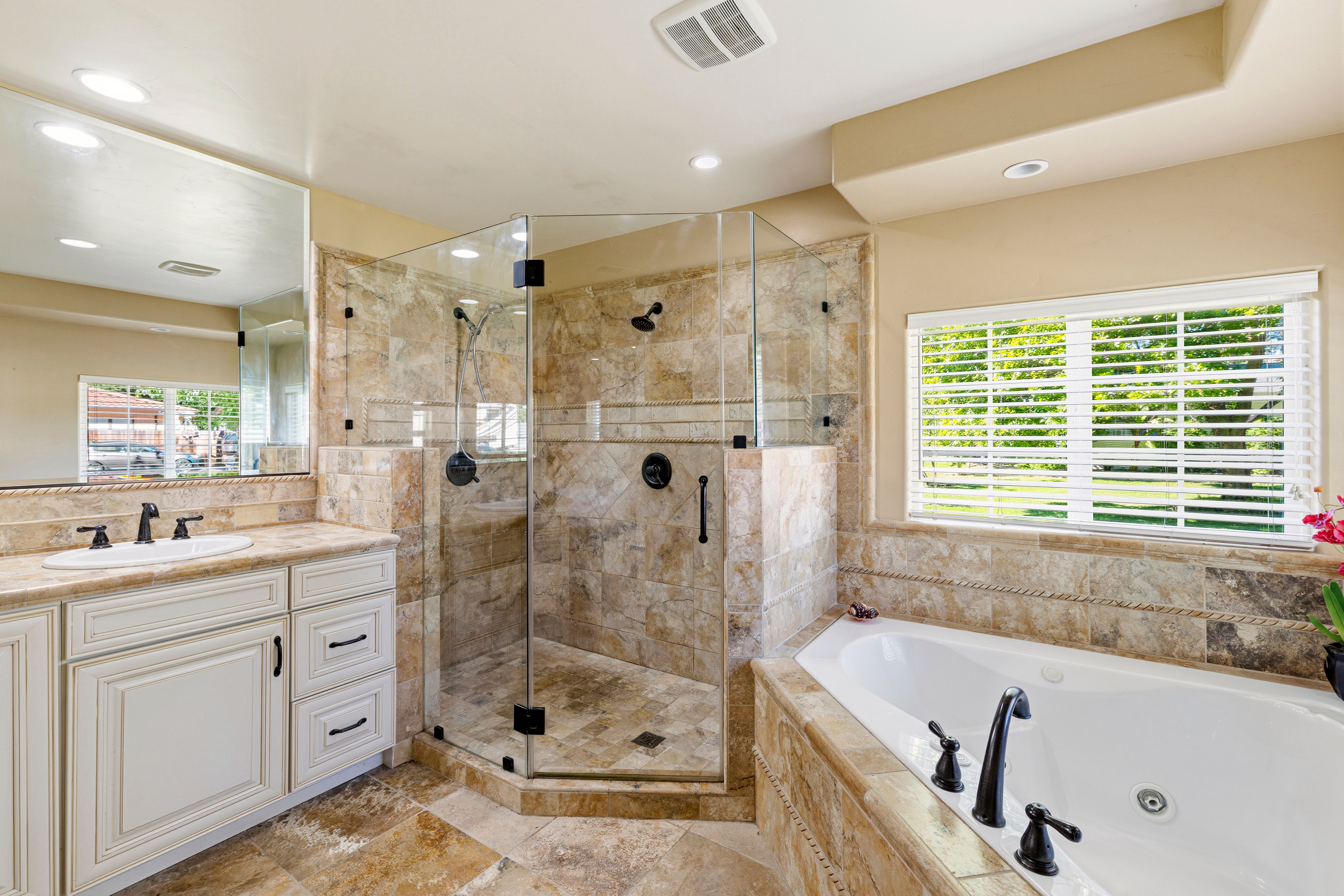 8723 Phoenix Avenue, Fair Oaks, CA 95628 - 物件實景
