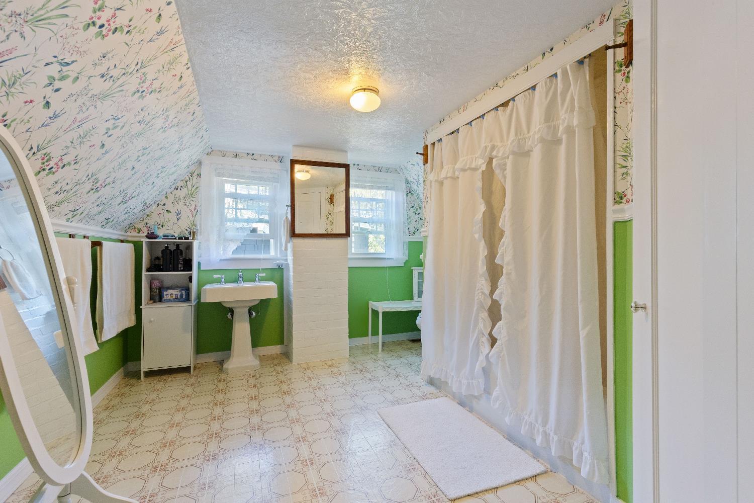 Grass Valley, California, 95945, United States, 2 Bedrooms Bedrooms, ,2 BathroomsBathrooms,Residential,For Sale,1928164
