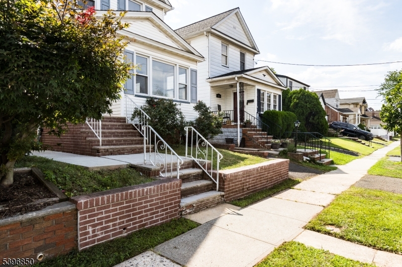 Linden City, New Jersey, 07036, United States, 3 Bedrooms Bedrooms, ,2 BathroomsBathrooms,Residential,For Sale,1991608