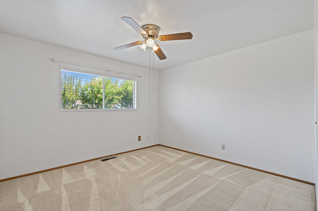 Hollister, California, 95023, United States, 3 Bedrooms Bedrooms, ,2 BathroomsBathrooms,Residential,For Sale,1942638