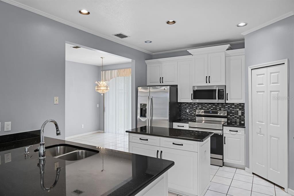 Apopka, Florida, 32712, United States, 5 Bedrooms Bedrooms, ,5 BathroomsBathrooms,Residential,For Sale,1806411