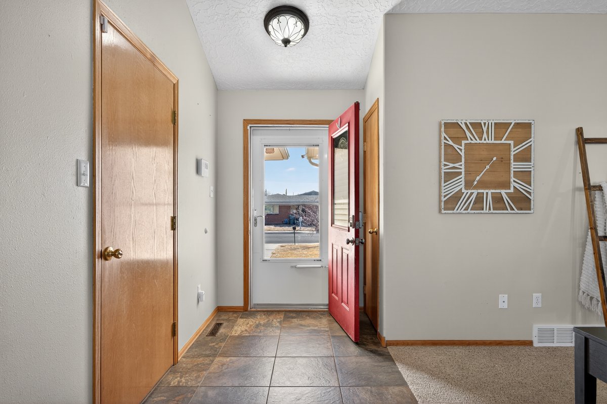 Cheyenne, Wyoming, 82009, United States, 5 Bedrooms Bedrooms, ,2 BathroomsBathrooms,Residential,For Sale,2016553