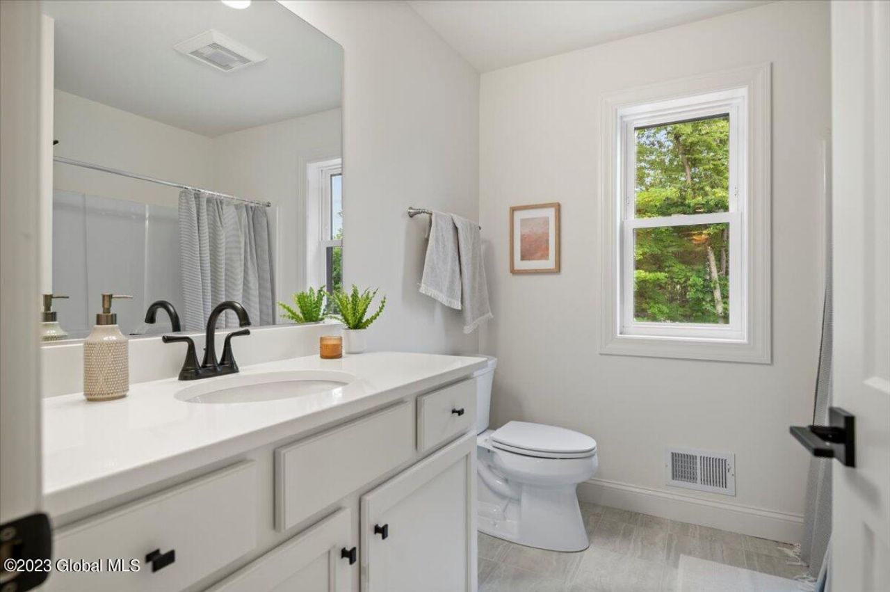 Lake George, New York, 12845, United States, 3 Bedrooms Bedrooms, ,3 BathroomsBathrooms,Residential,For Sale,1903586