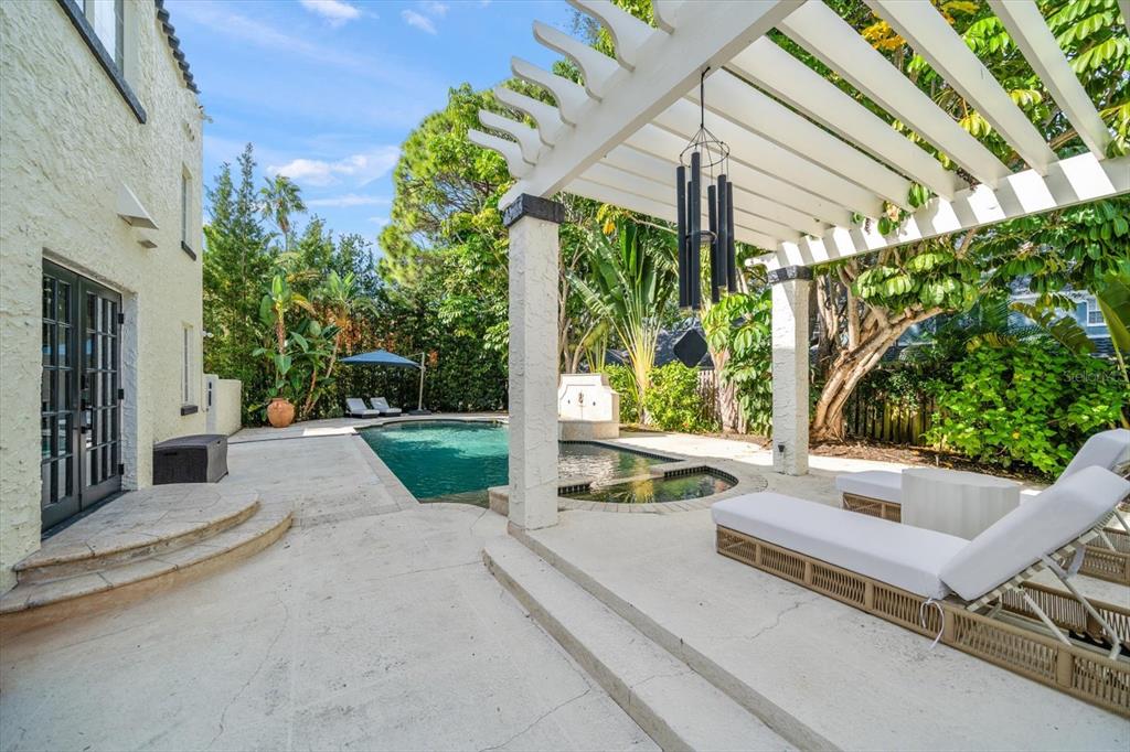 St Petersburg, Florida, 33707, United States, 5 Bedrooms Bedrooms, ,9 BathroomsBathrooms,Residential,For Sale,2000985