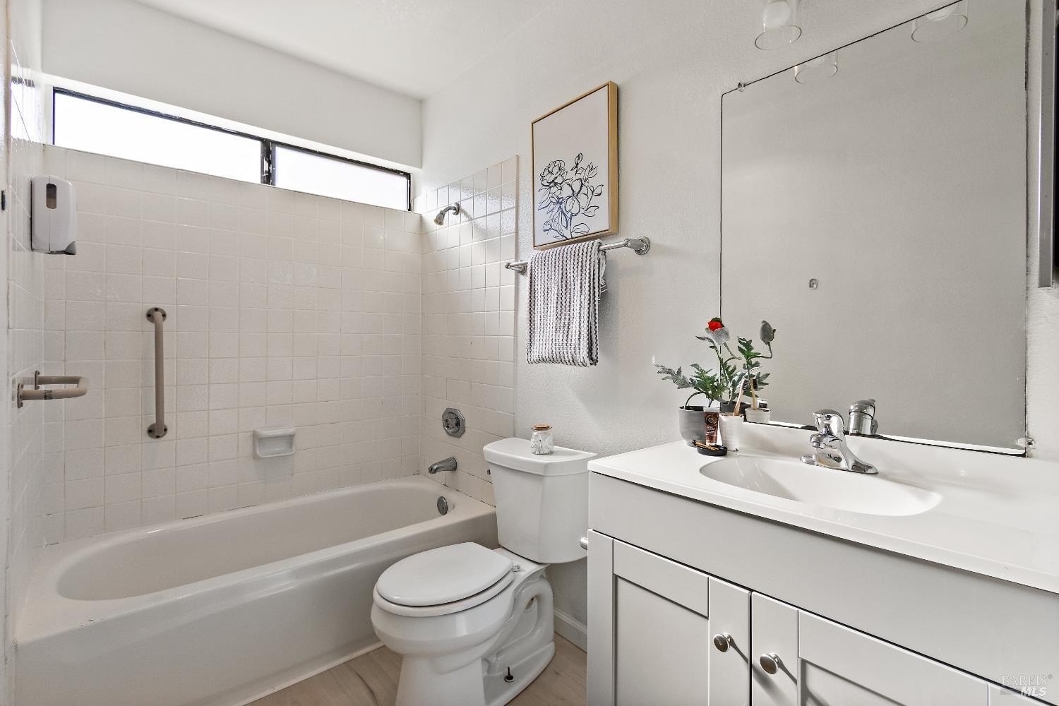 Hercules, California, 94547, United States, 2 Bedrooms Bedrooms, ,2 BathroomsBathrooms,Residential,For Sale,1988230