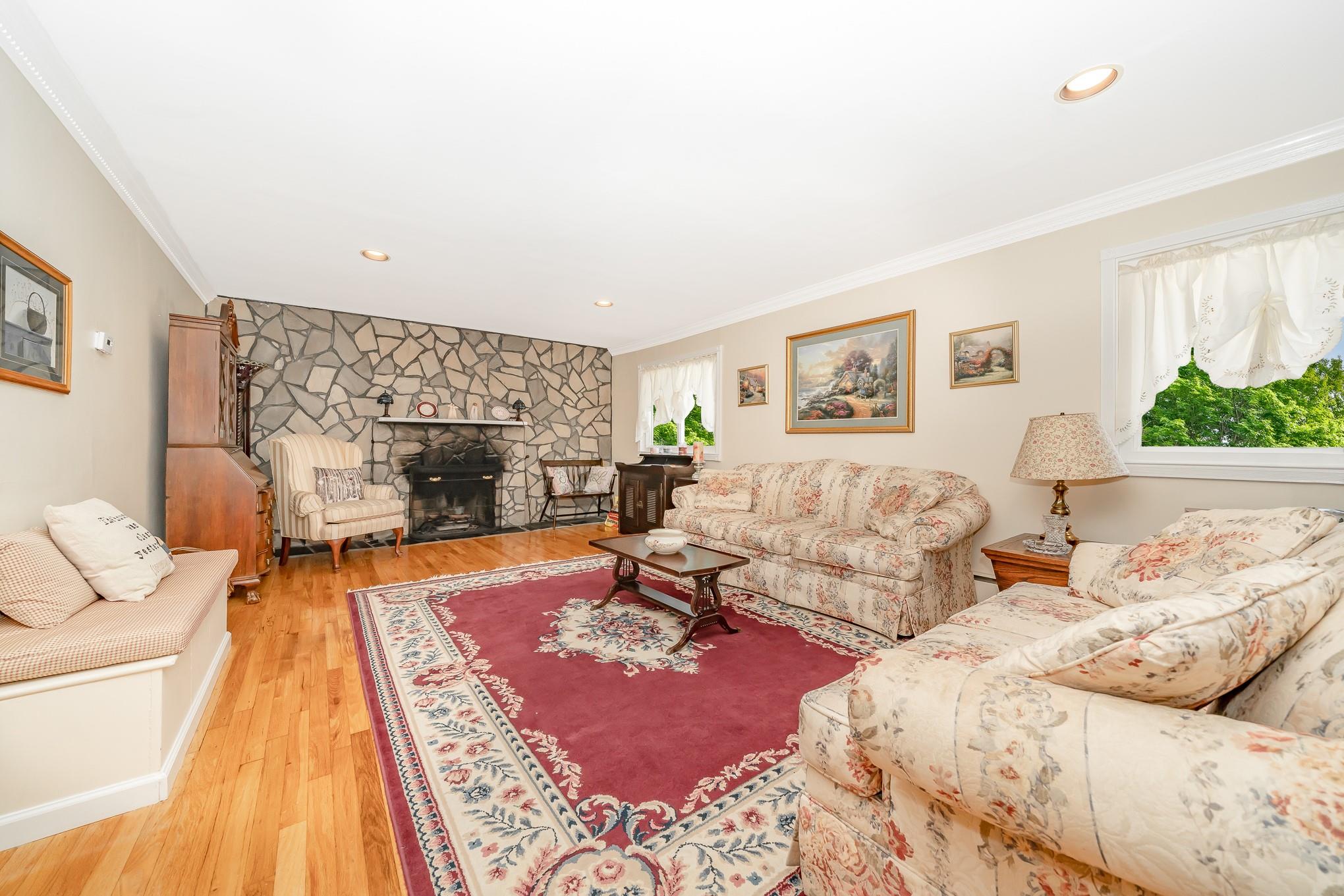 Massapequa, New York, 11758, United States, 4 Bedrooms Bedrooms, ,2 BathroomsBathrooms,Residential,For Sale,1904411