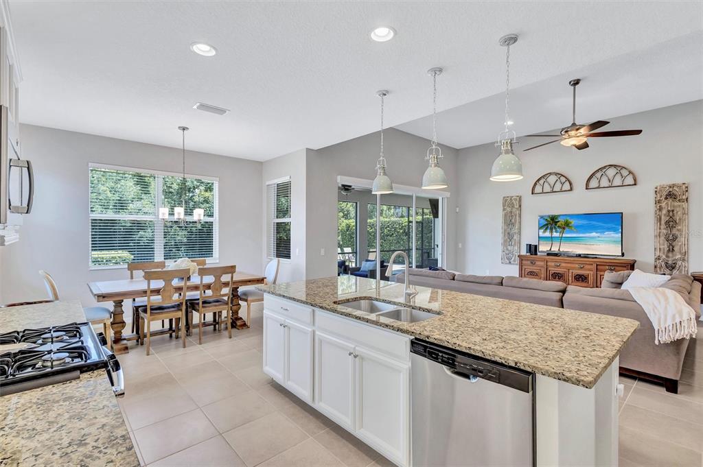 Bradenton, Florida, 34212, United States, 2 Bedrooms Bedrooms, ,2 BathroomsBathrooms,Residential,For Sale,1891618