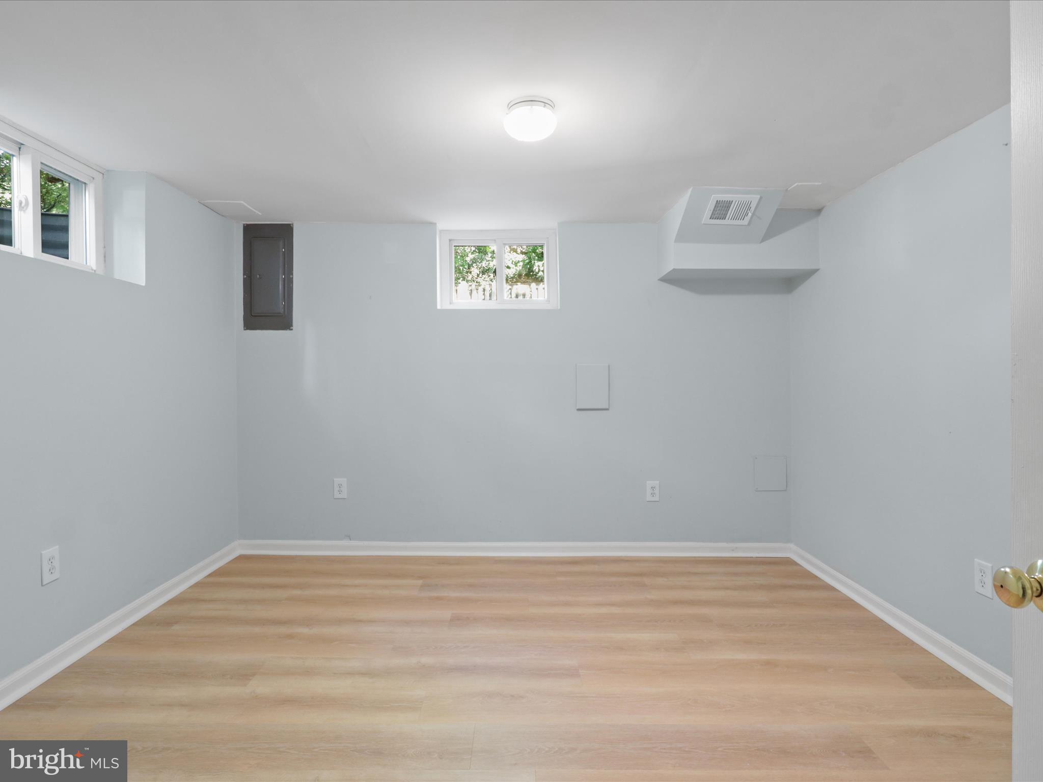 Arlington, Virginia, 22207, United States, 3 Bedrooms Bedrooms, ,3 BathroomsBathrooms,Residential,For Sale,1979007