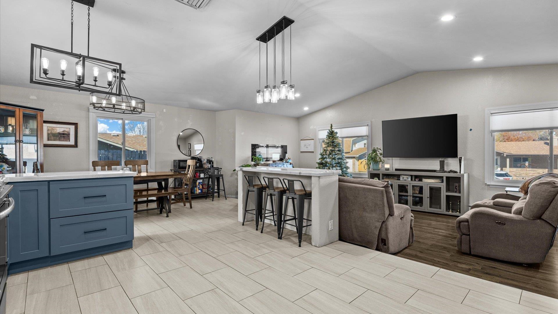 Grand Junction, Colorado, 81506, United States, 6 Bedrooms Bedrooms, ,3 BathroomsBathrooms,Residential,For Sale,1994905