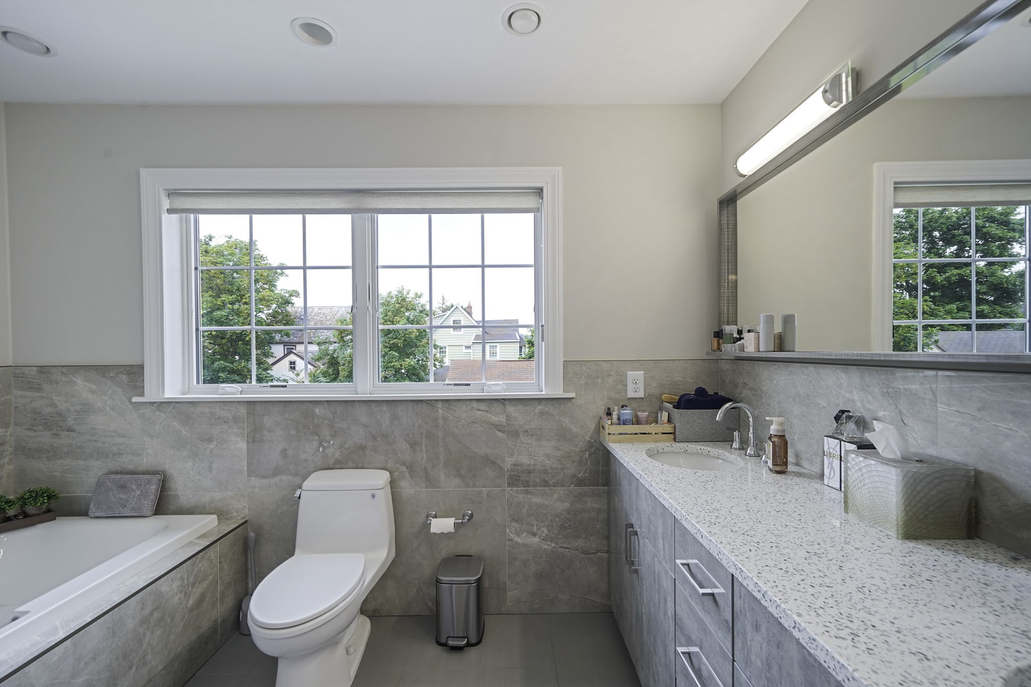 Cedarhurst, New York, 11516, United States, 5 Bedrooms Bedrooms, ,5 BathroomsBathrooms,Residential,For Sale,1851144