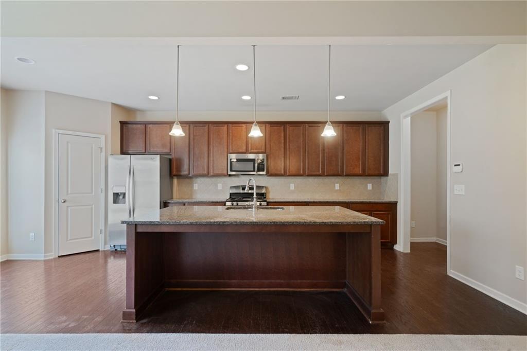 Cumming, Georgia, 30040, United States, 5 Bedrooms Bedrooms, ,4 BathroomsBathrooms,Residential,For Sale,1928129