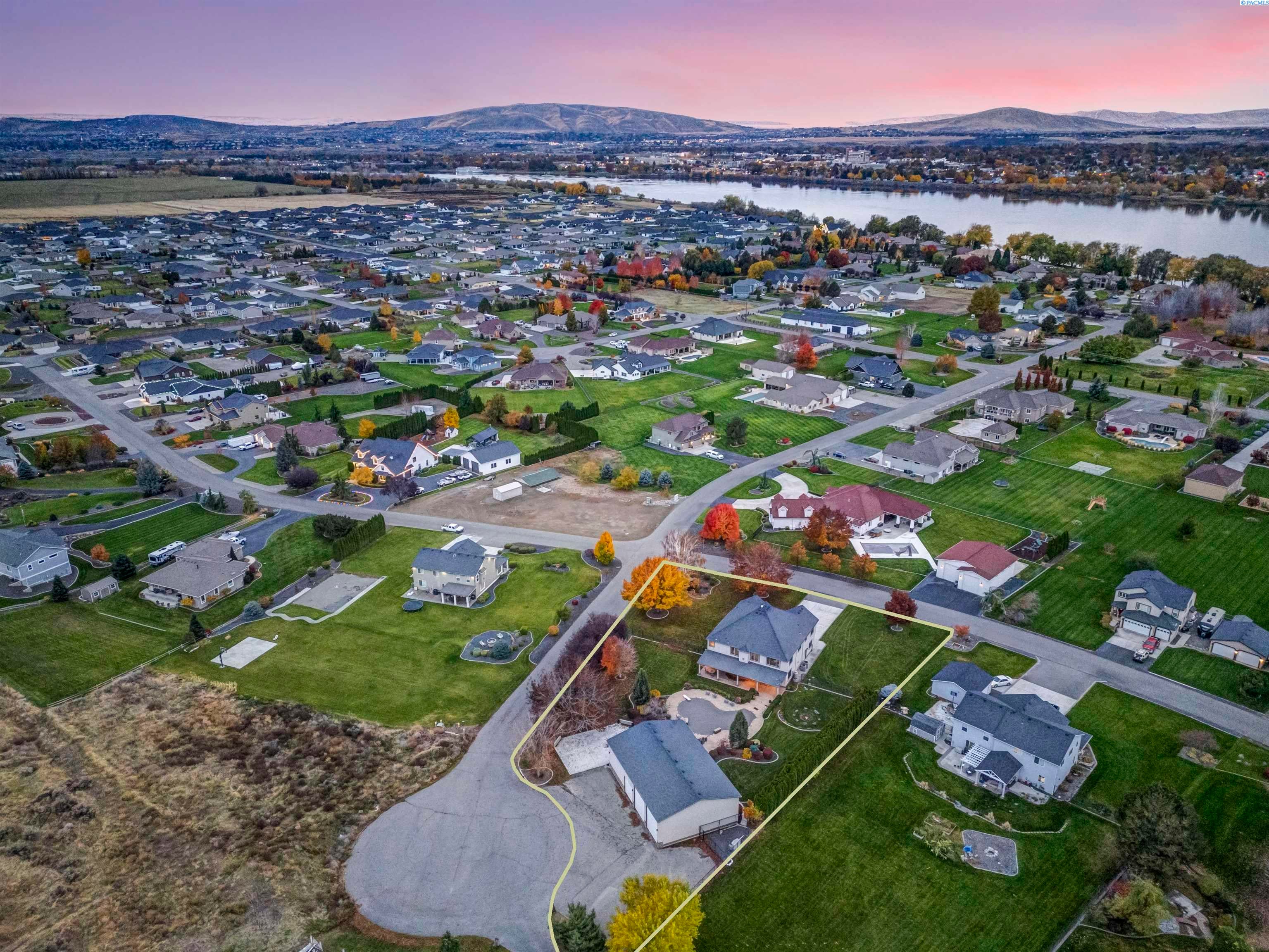 Pasco, Washington, 99301, United States, 5 Bedrooms Bedrooms, ,4 BathroomsBathrooms,Residential,For Sale,1988519