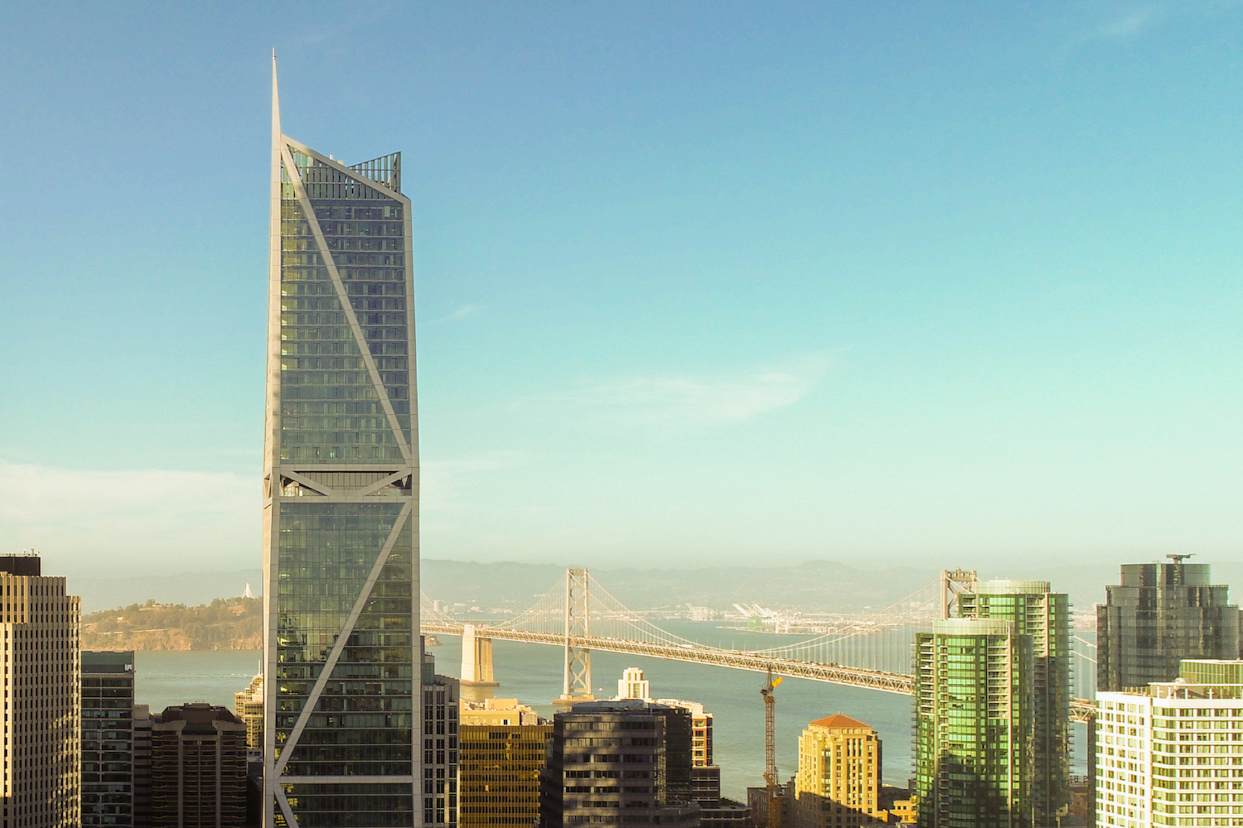  Wrapped in Glass. Enveloped by Views. - 物件實景
