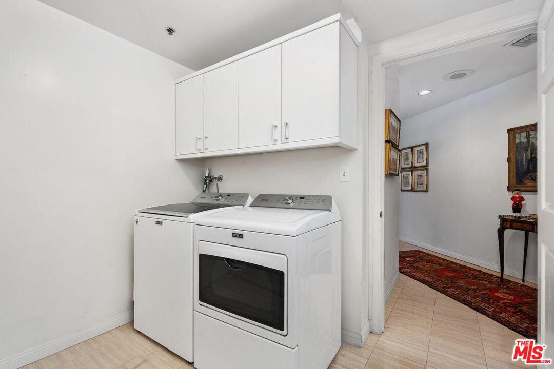 Los Angeles, California, 90024, United States, 2 Bedrooms Bedrooms, ,3 BathroomsBathrooms,Residential,For Sale,1993484