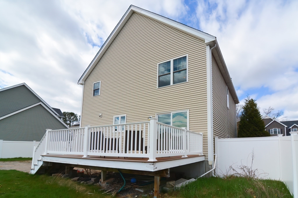 Rockland, Massachusetts, 02370, United States, 4 Bedrooms Bedrooms, ,3 BathroomsBathrooms,Residential,For Sale,1942802