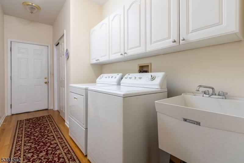 Far Hills Boro, New Jersey, 07931, United States, 2 Bedrooms Bedrooms, ,3 BathroomsBathrooms,Residential,For Sale,1934614