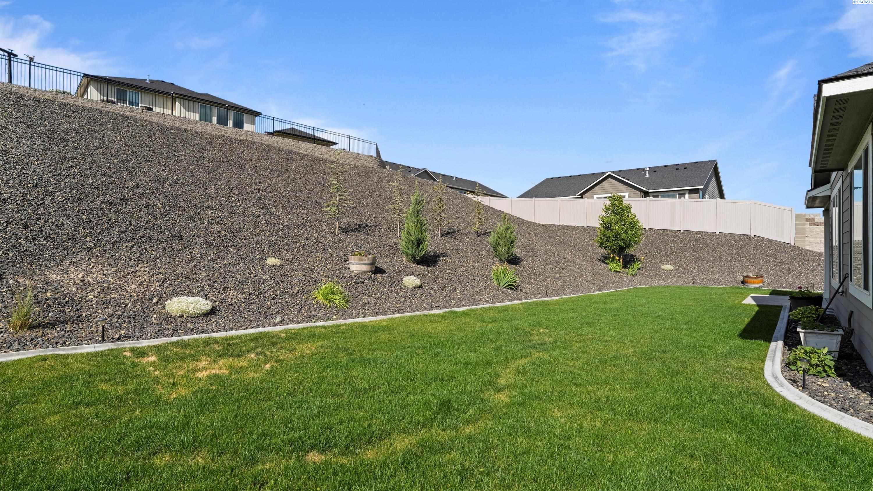 Kennewick, Washington, 99336, United States, 3 Bedrooms Bedrooms, ,3 BathroomsBathrooms,Residential,For Sale,1819962