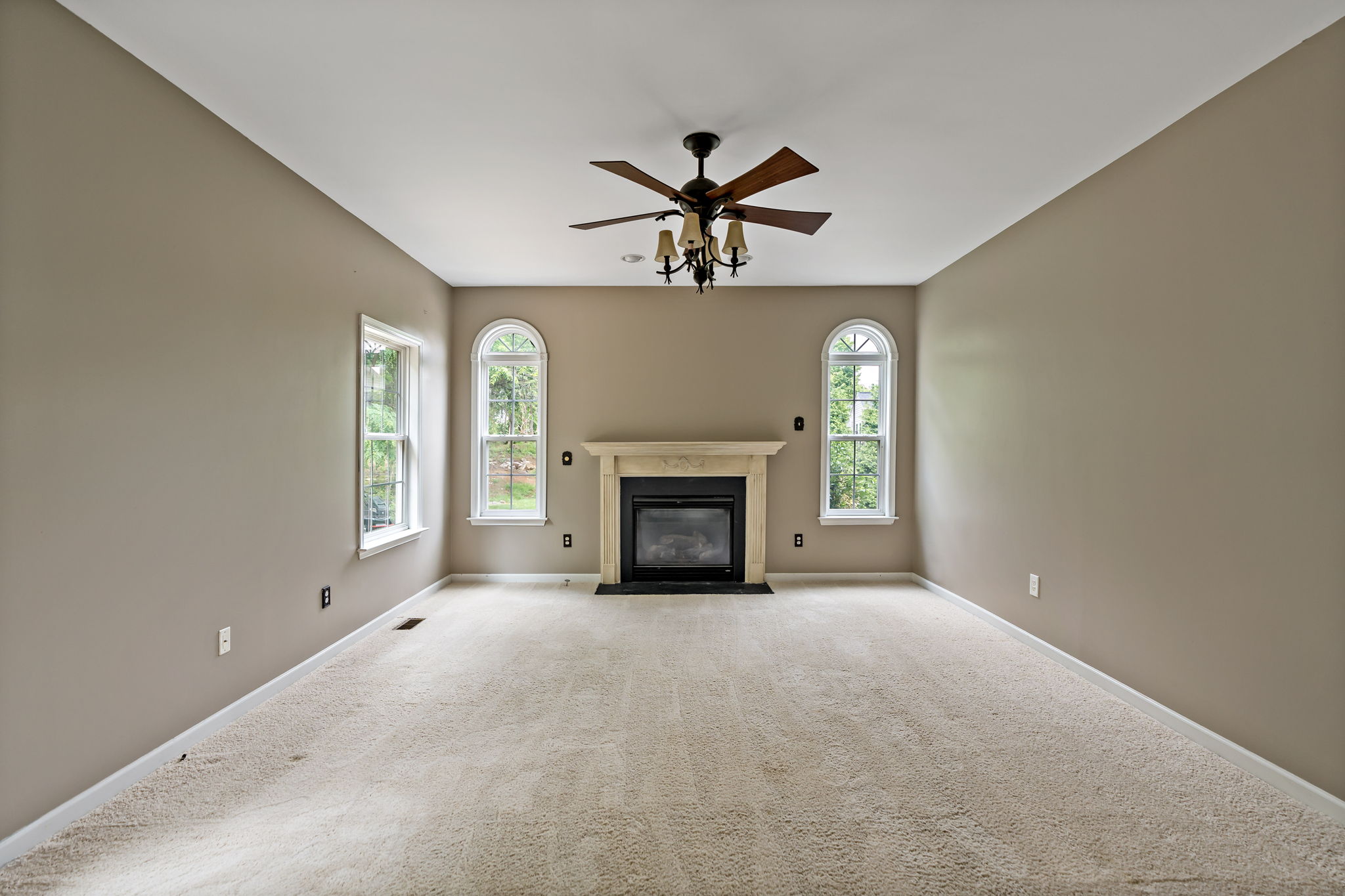 Martinsburg, West Virginia, 25403, United States, 4 Bedrooms Bedrooms, ,Residential,For Sale,1873550