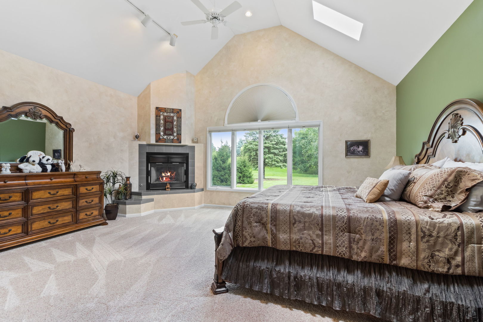 Shorewood, Illinois, 60404, United States, 4 Bedrooms Bedrooms, ,4 BathroomsBathrooms,Residential,For Sale,1971315