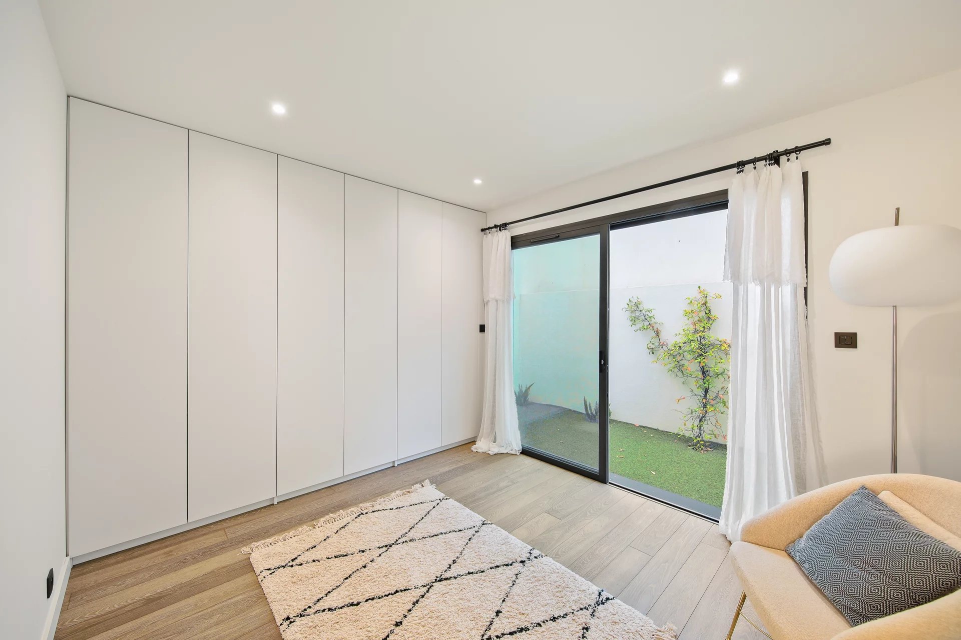 Le Lavandou, Provence-Alpes-Côte d’Azur, 83980, FR, 4 Bedrooms Bedrooms, ,Residential,For Sale,1998192