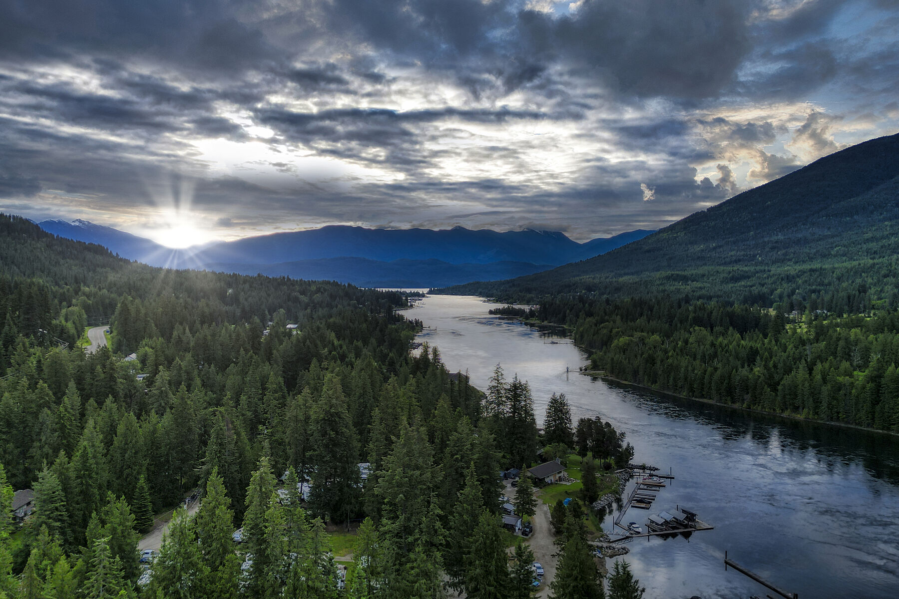  Kootenay Private Waterfront - 物件實景