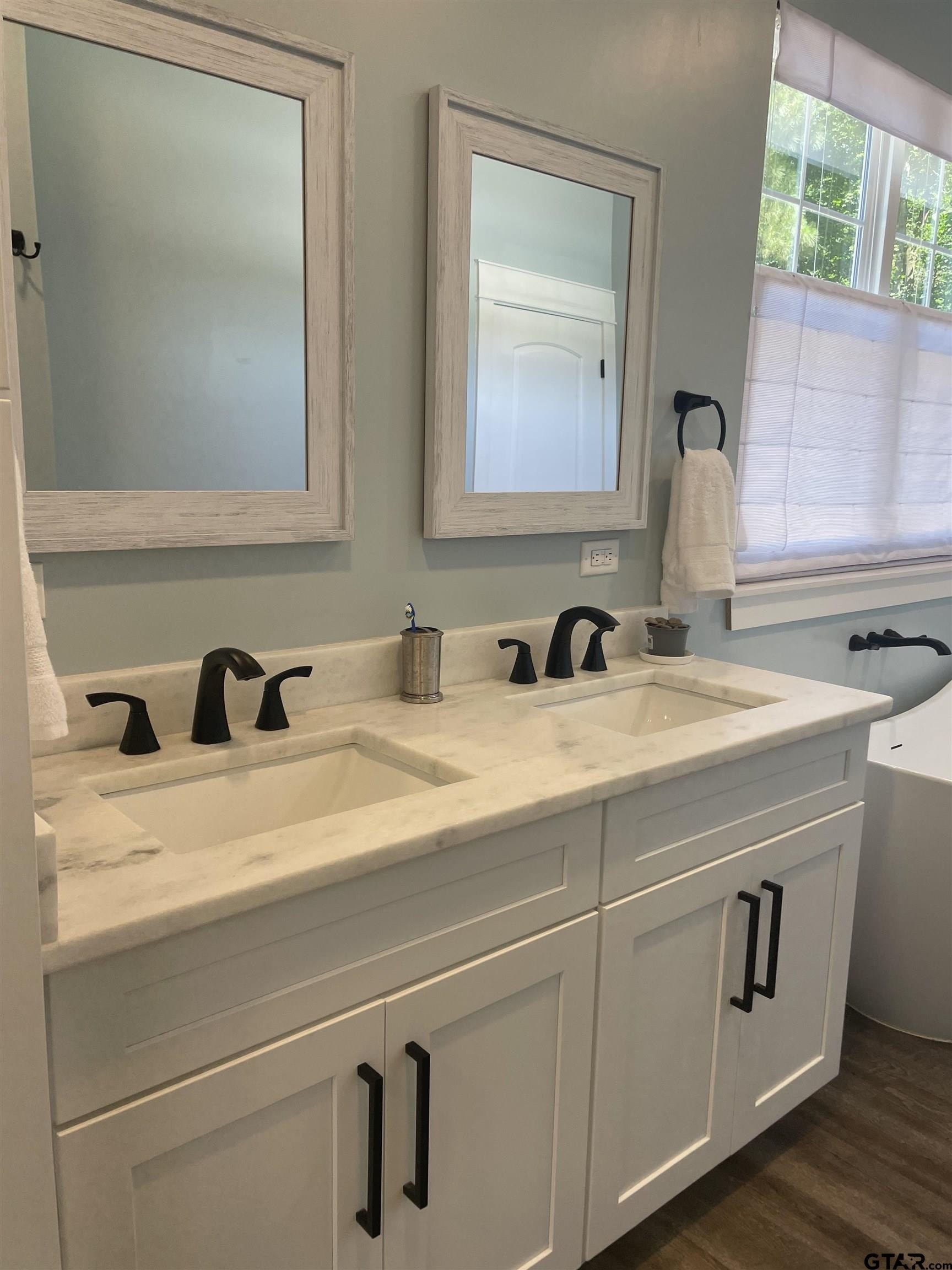 Pittsburg, Texas, 75686, United States, 3 Bedrooms Bedrooms, ,3 BathroomsBathrooms,Residential,For Sale,1974694