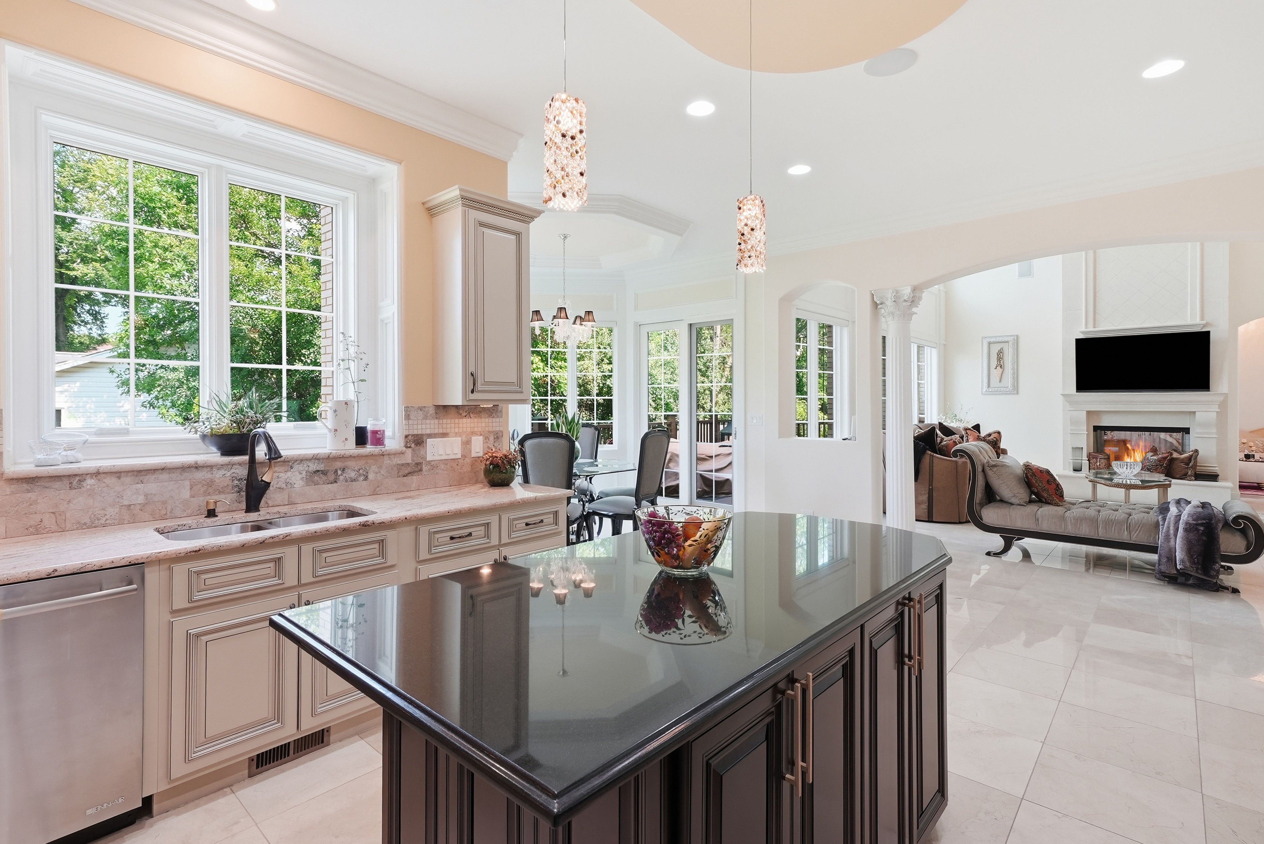  Perfectly Positioned in the Prestigious Golfview Hills Community of Hinsdale - 物件實景