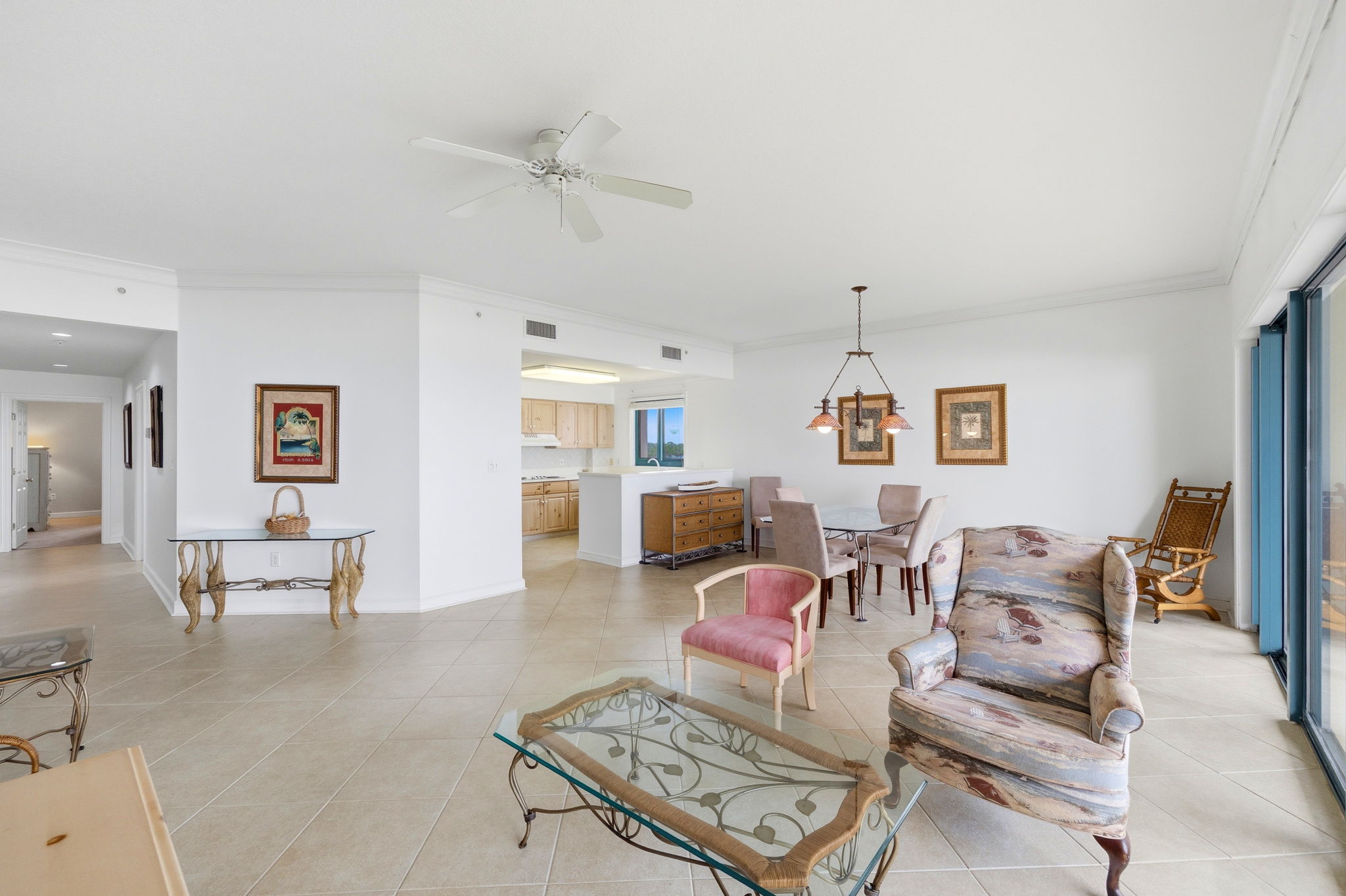  Gulf-Front Condominium with Panoramic Views and Renovation Potential - 物件實景