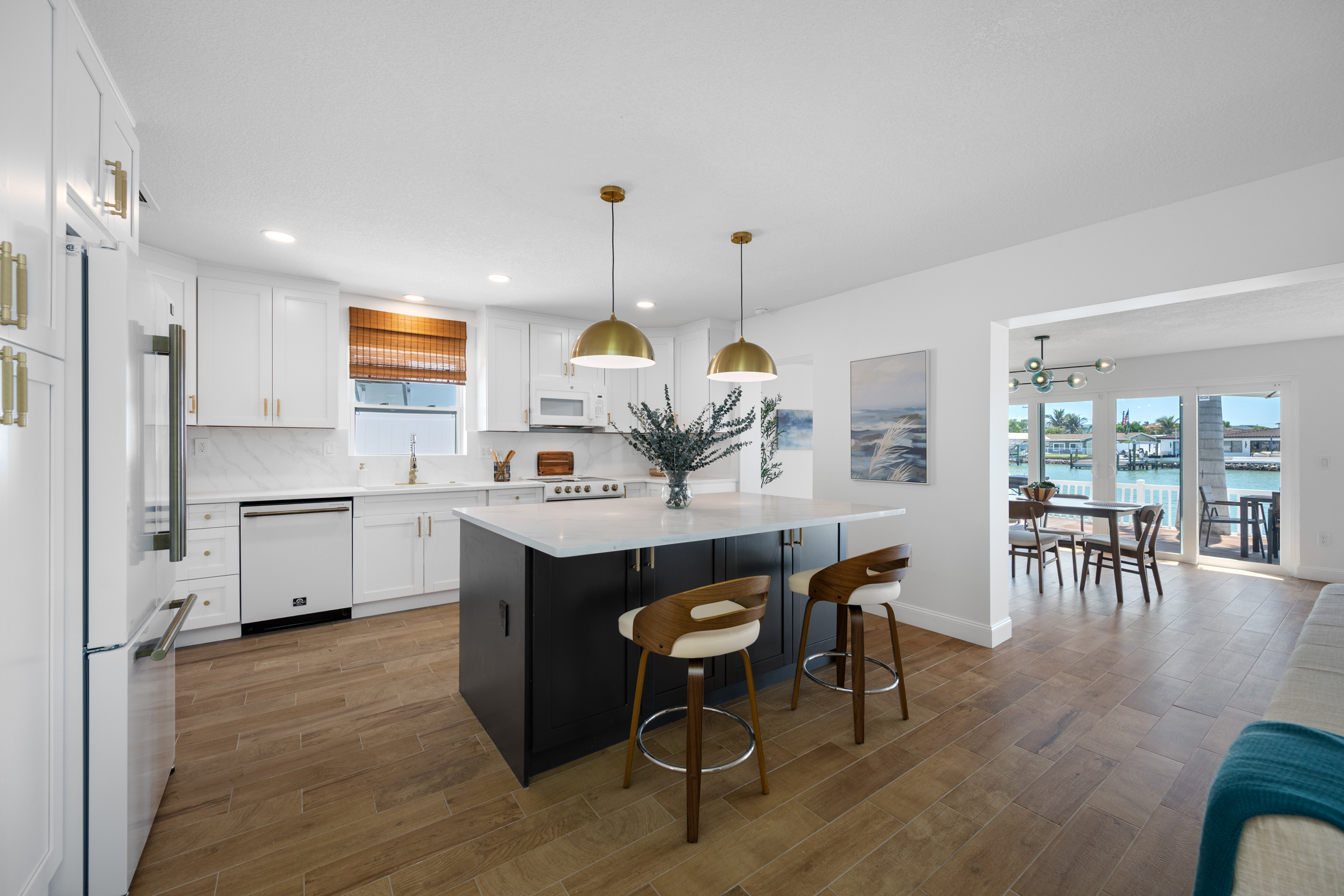 St Petersburg, Florida, 33707, United States, 3 Bedrooms Bedrooms, ,2 BathroomsBathrooms,Residential,For Sale,2034838