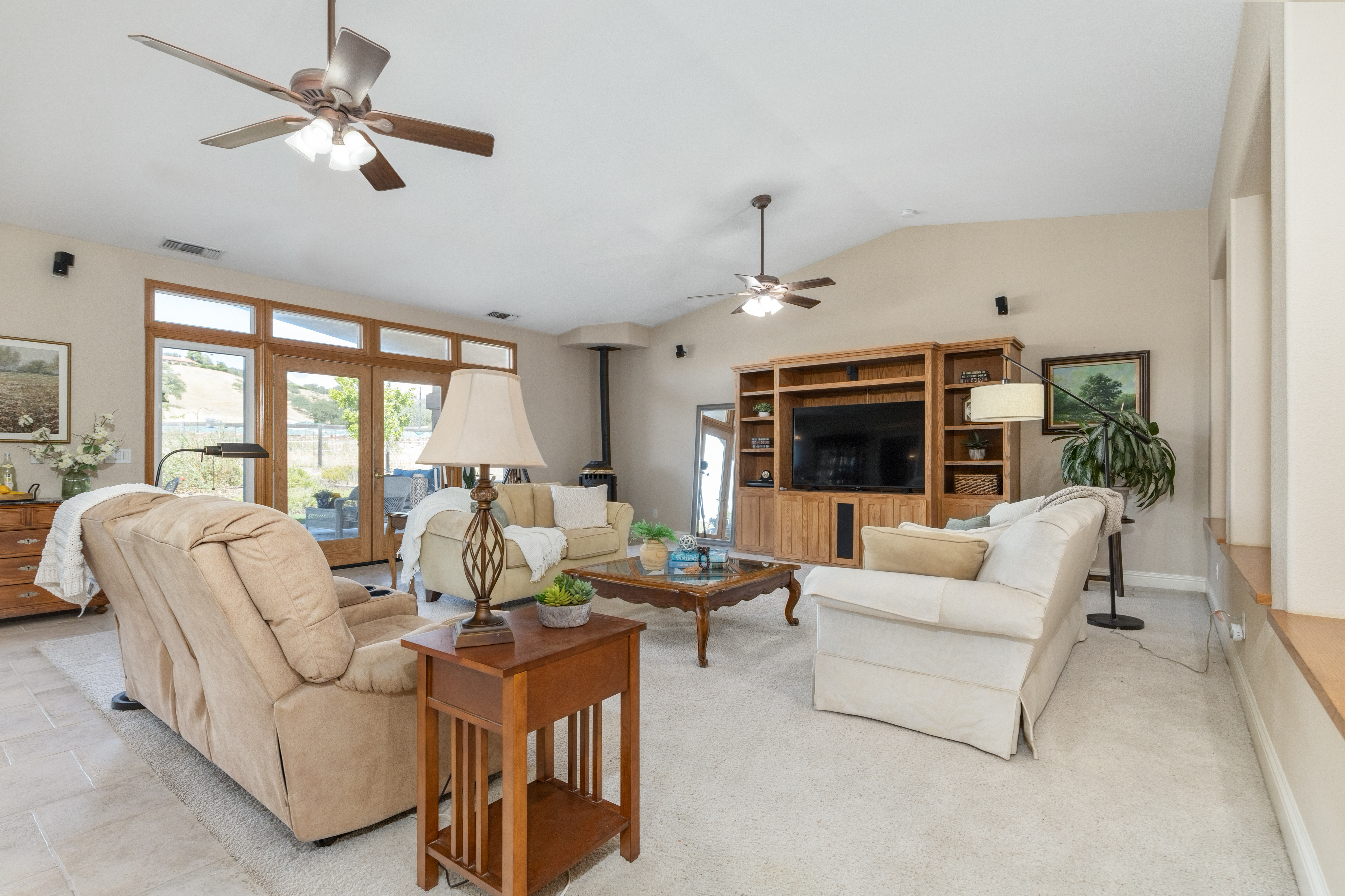  Stunning Lake Nacimiento Retreat with 6-Car Garage, Workshop & RV/Boat Parking - 物件實景