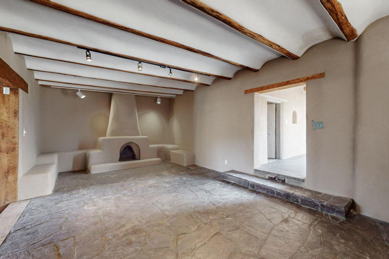 Espanola, New Mexico, 87532, United States, 5 Bedrooms Bedrooms, ,3 BathroomsBathrooms,Residential,For Sale,1762184