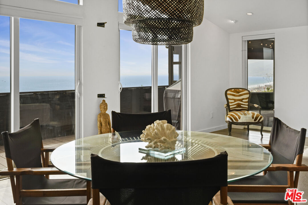 Malibu, California, 90265, United States, 3 Bedrooms Bedrooms, ,2 BathroomsBathrooms,Residential,For Sale,1874466