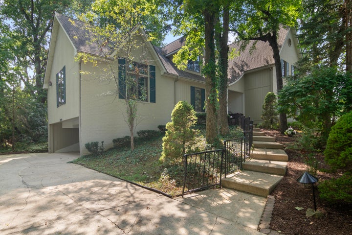 Valparaiso, Indiana, 46385, United States, 4 Bedrooms Bedrooms, ,4 BathroomsBathrooms,Residential,For Sale,1945024