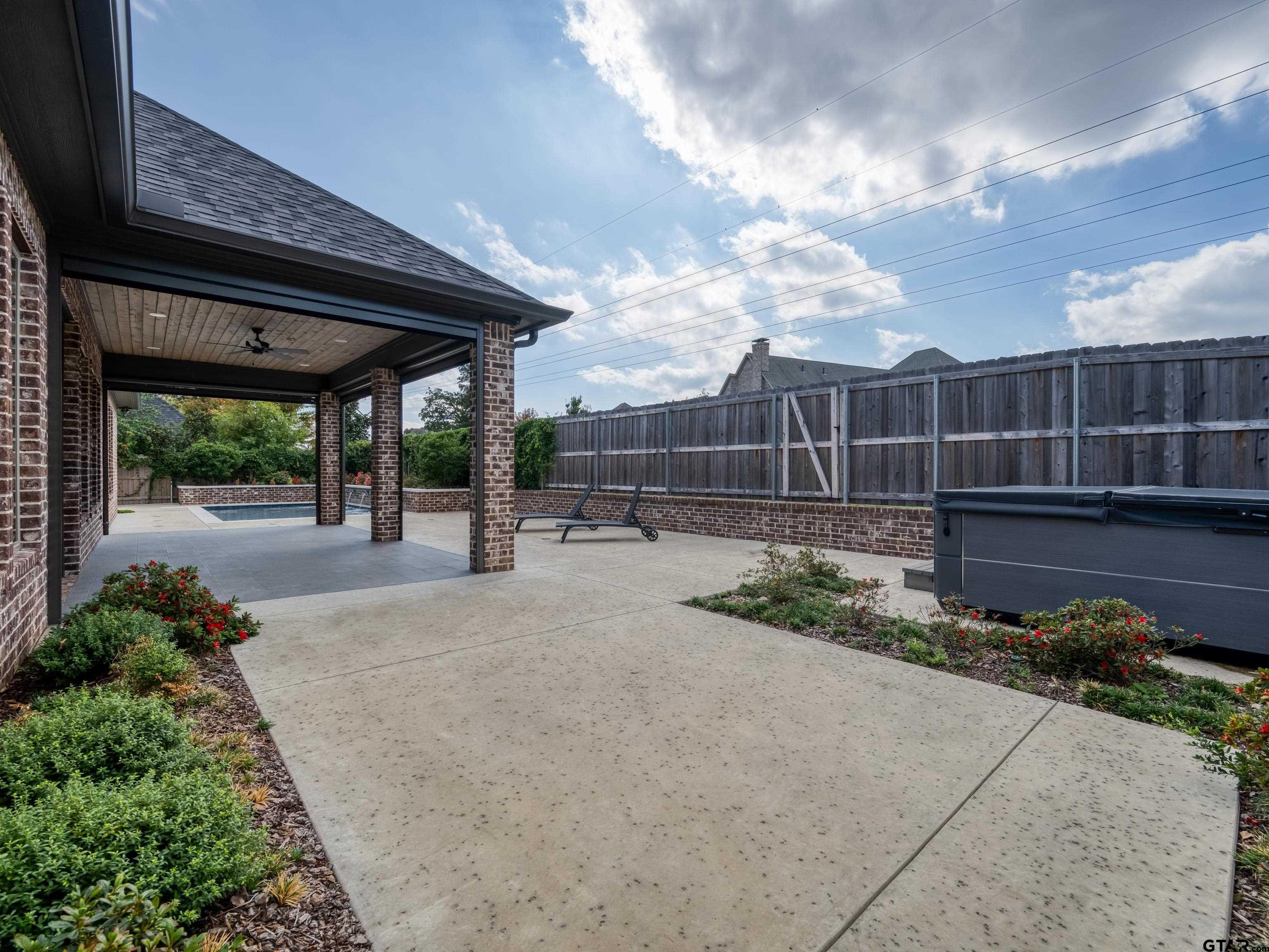 Tyler, Texas, 75703, United States, 3 Bedrooms Bedrooms, ,3 BathroomsBathrooms,Residential,For Sale,1985423