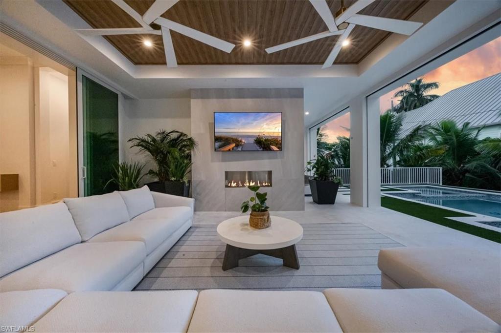 Naples, Florida, 34102, United States, 4 Bedrooms Bedrooms, ,6 BathroomsBathrooms,Residential,For Sale,1987557