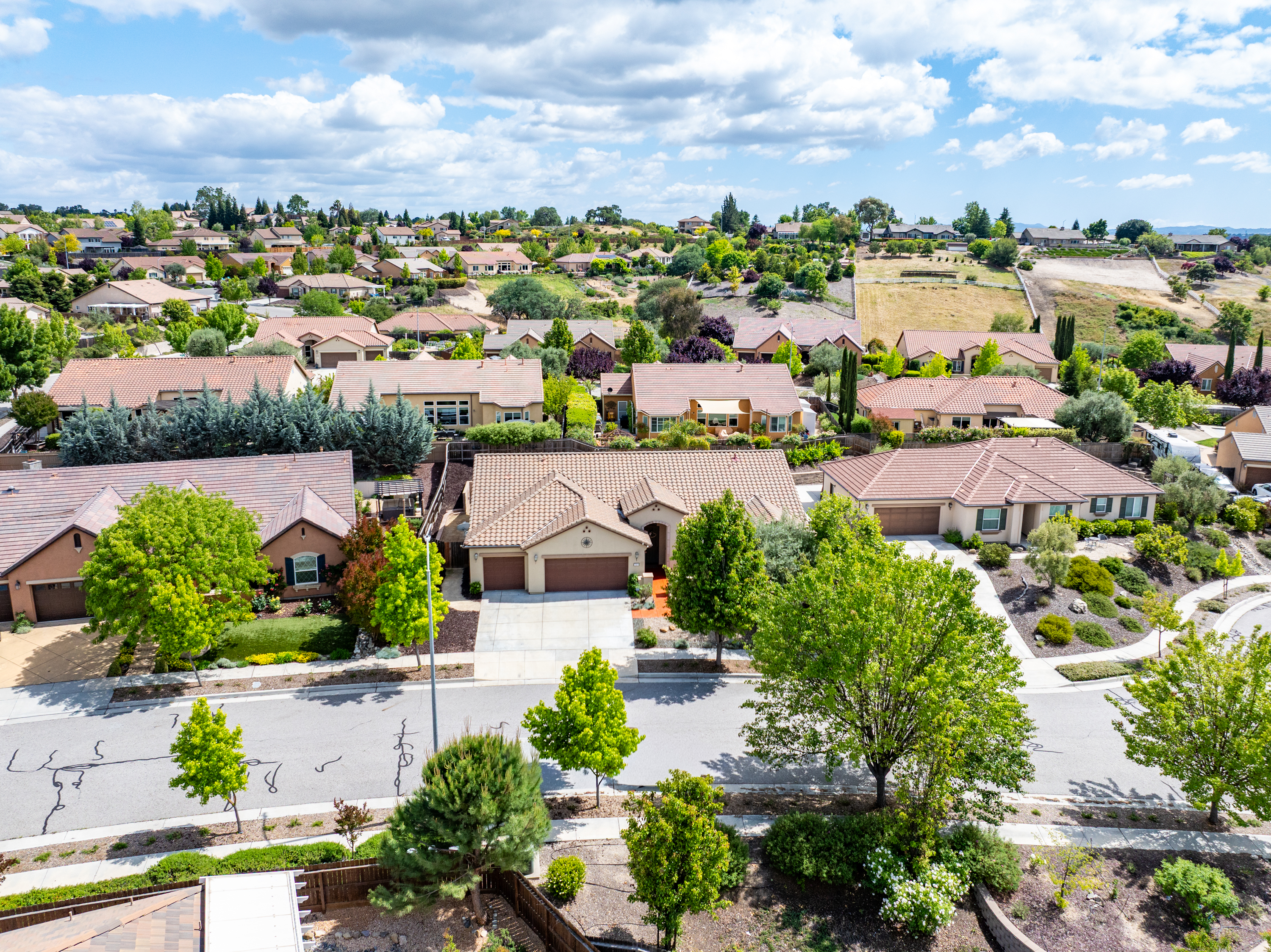  Timeless Living in Vintage at Montebello Oaks - 物件實景