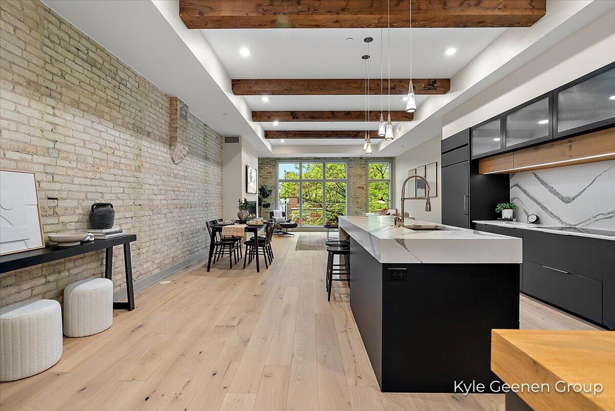 Holland, Michigan, 49423, United States, 2 Bedrooms Bedrooms, ,3 BathroomsBathrooms,Residential,For Sale,1827705
