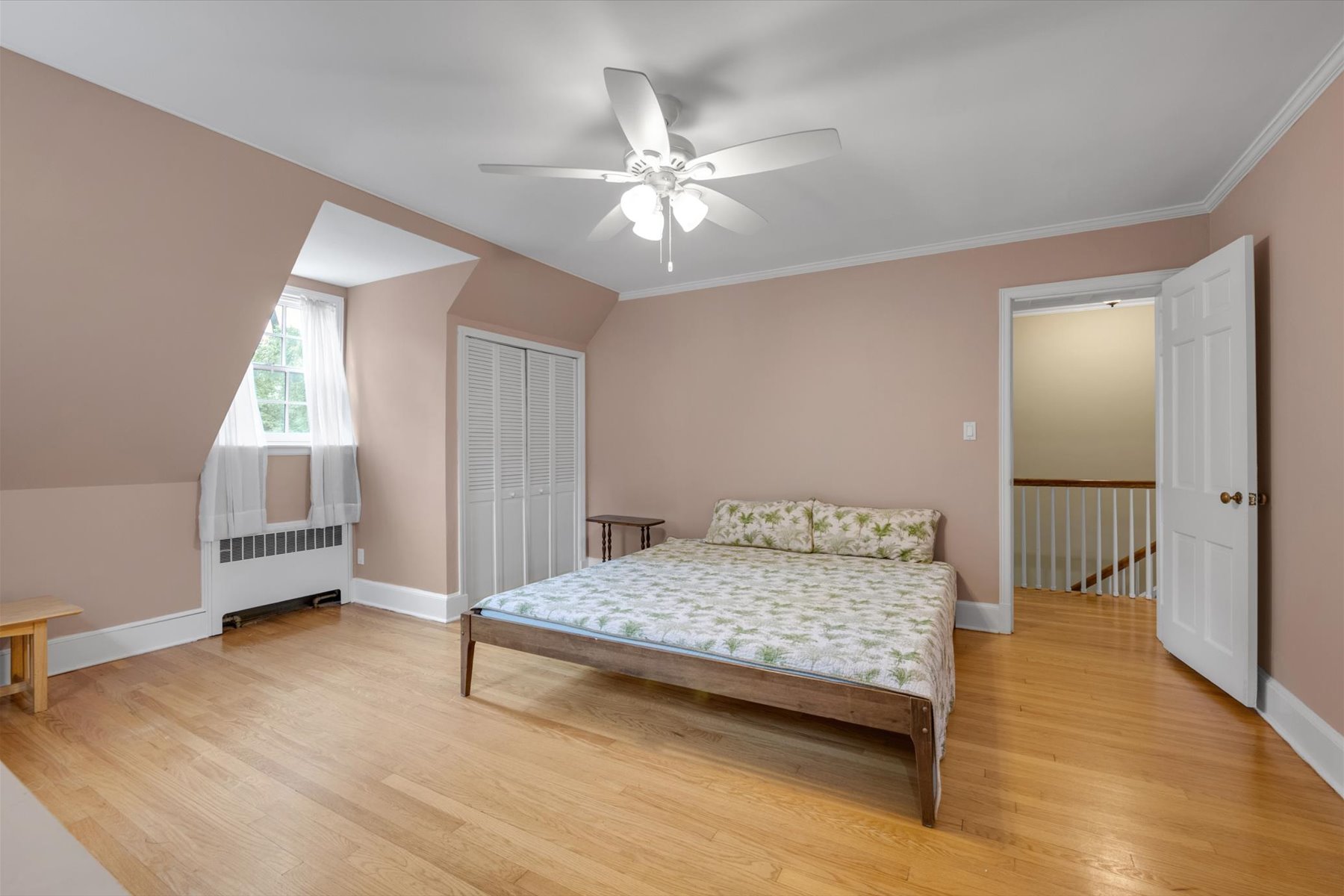 “DETACHED BRICK AND STONE HOME IN FOREST HILLS GARDENS? - 物件實景