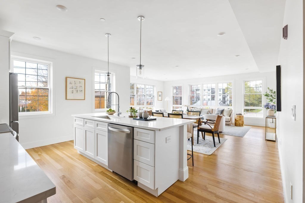 Marlborough, Massachusetts, 01752, United States, 2 Bedrooms Bedrooms, ,2 BathroomsBathrooms,Residential,For Sale,1988023