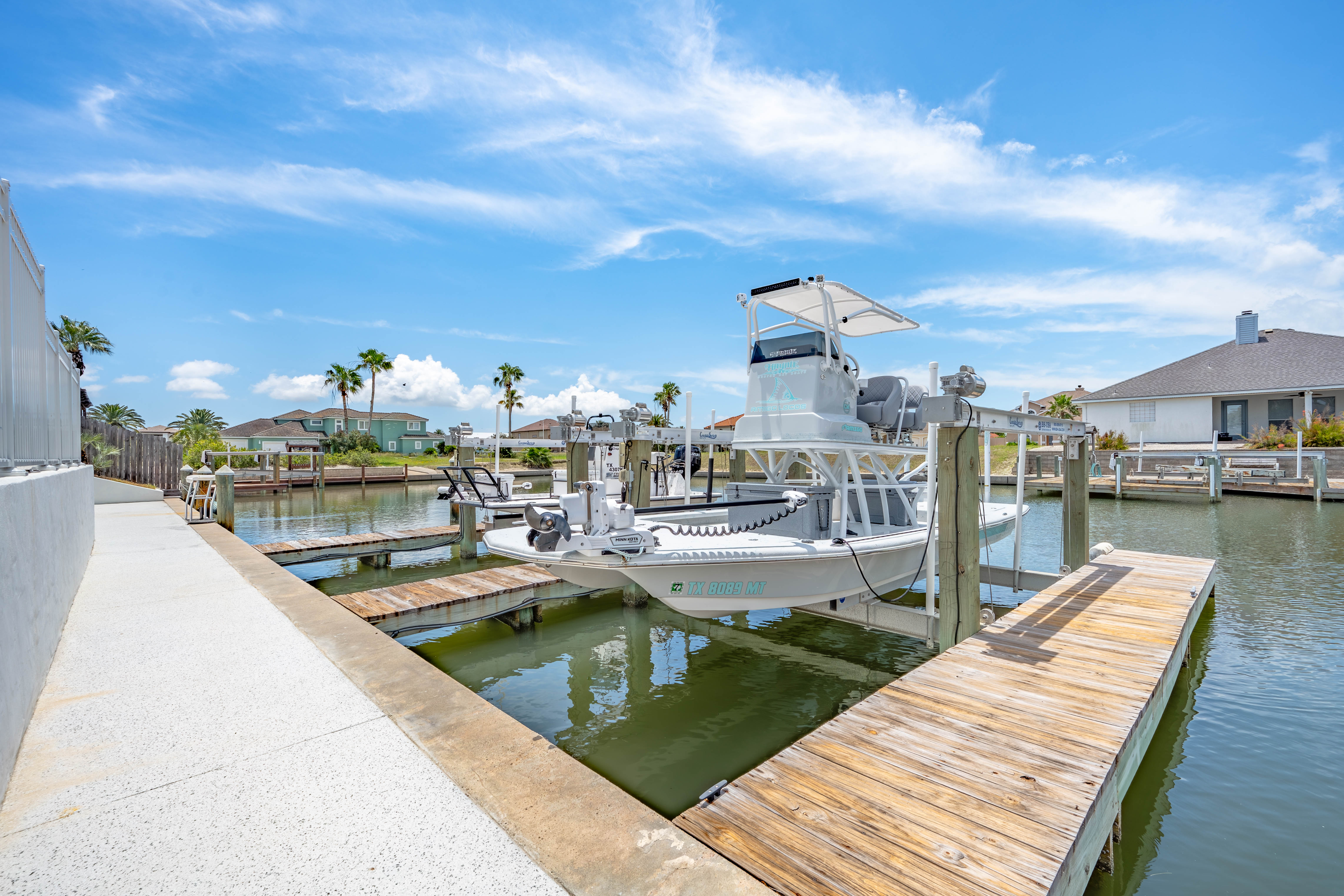  Spacious and Serene Canal-Front Living - 物件實景