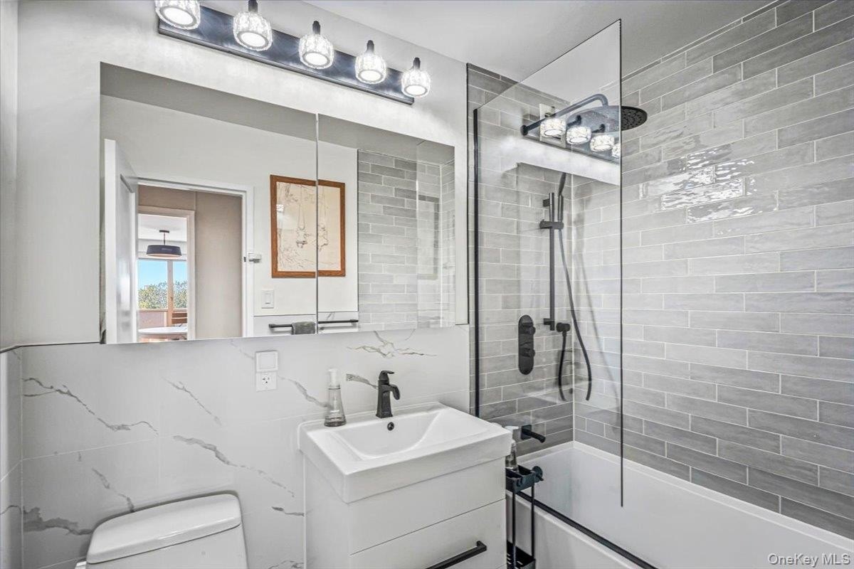 Bayside, New York, 11360, United States, 2 Bedrooms Bedrooms, ,2 BathroomsBathrooms,Residential,For Sale,2049327