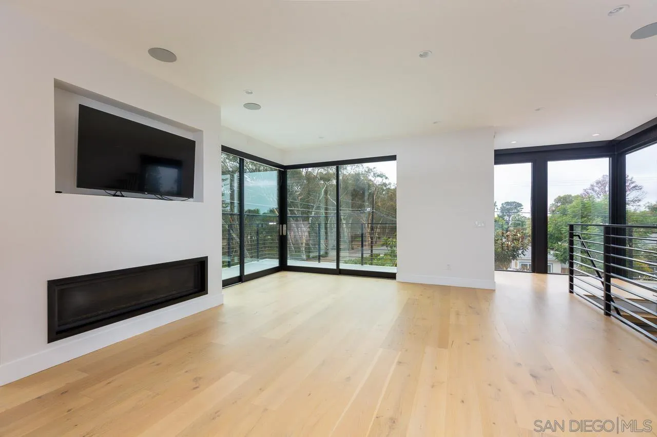 La Jolla, California, 92037, United States, 4 Bedrooms Bedrooms, ,3 BathroomsBathrooms,Residential,For Sale,1992074