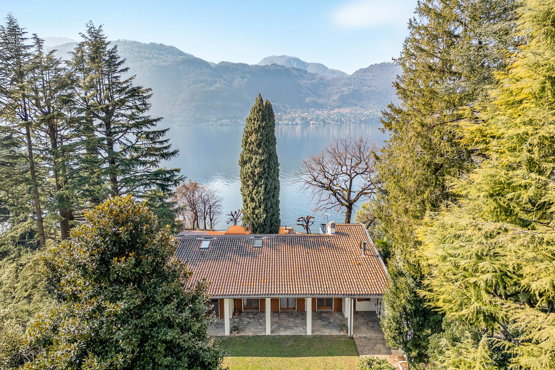 Exclusive villa with lake view, pool, and spacious garden 