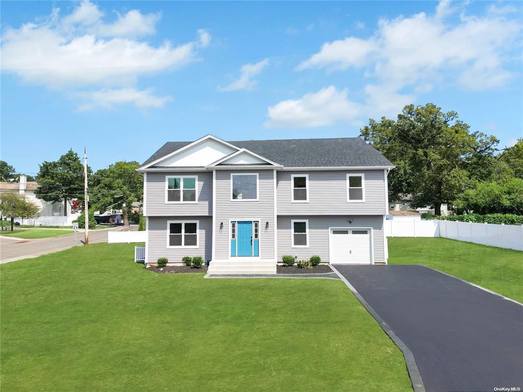 Ridge, New York, 11961, United States, 4 Bedrooms Bedrooms, ,3 BathroomsBathrooms,Residential,For Sale,1768348