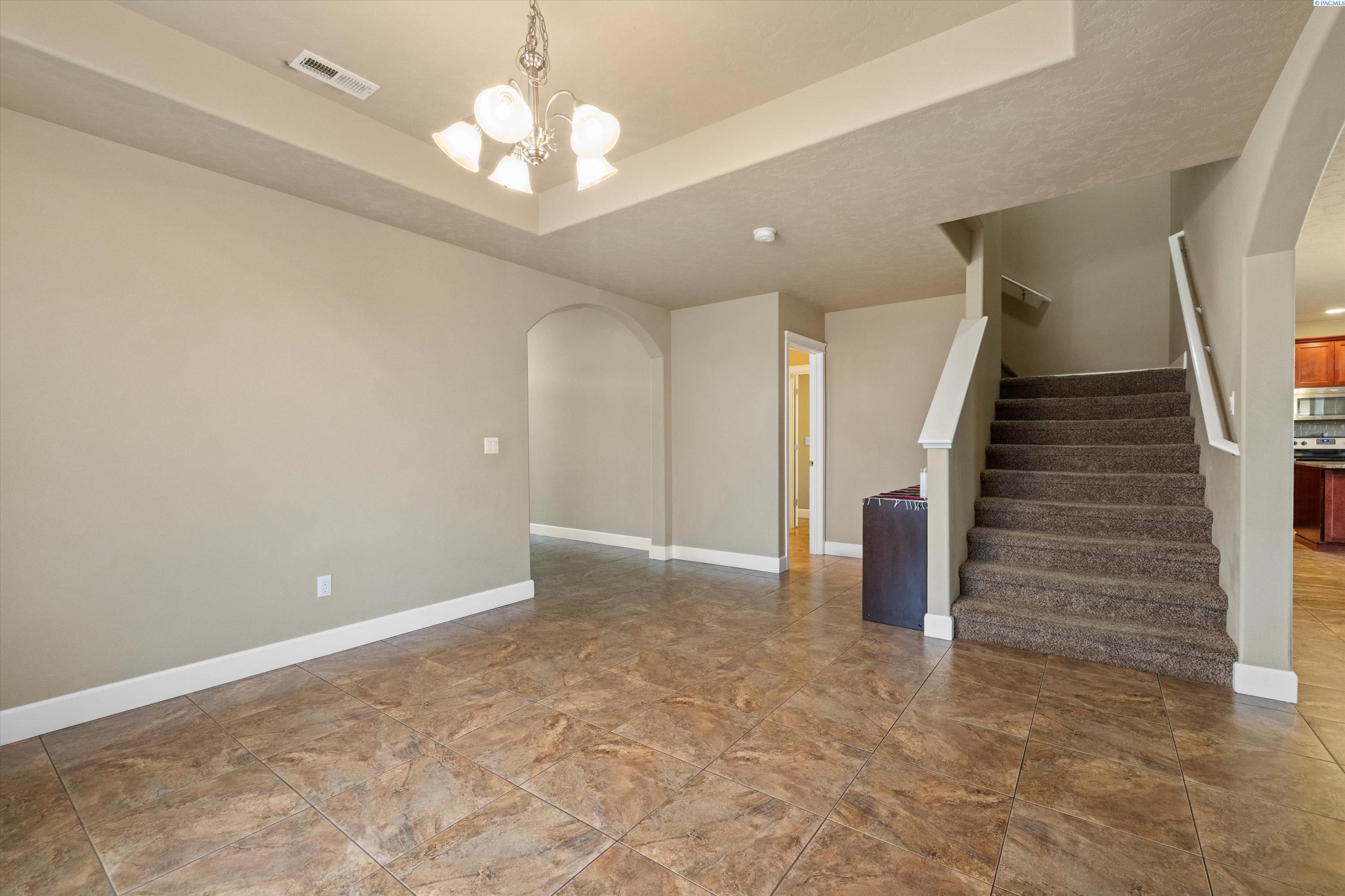 Pasco, Washington, 99301, United States, 6 Bedrooms Bedrooms, ,3 BathroomsBathrooms,Residential,For Sale,1705184