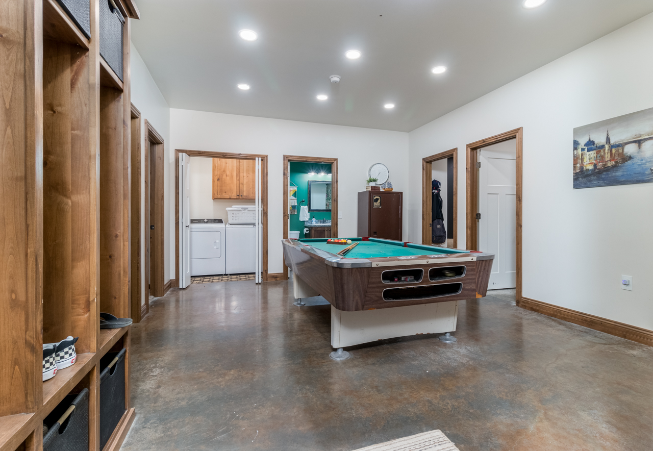 Bonners Ferry, Idaho, 83805, United States, 5 Bedrooms Bedrooms, ,3 BathroomsBathrooms,Residential,For Sale,1942969