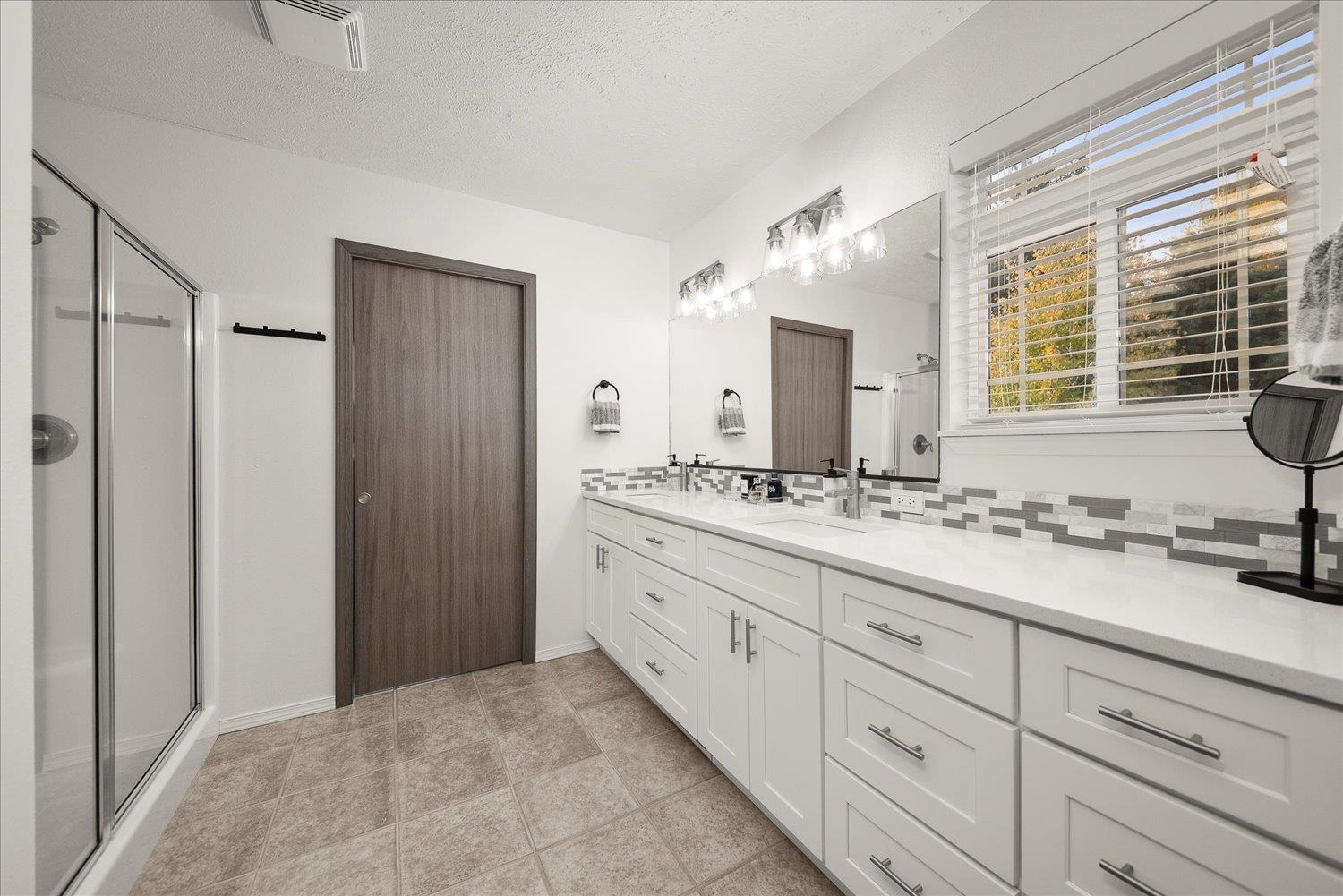 Spokane Valley, Washington, 99216, United States, 4 Bedrooms Bedrooms, ,3 BathroomsBathrooms,Residential,For Sale,1984886