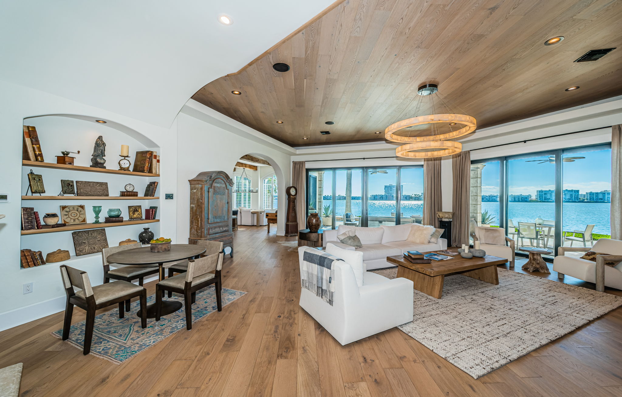 St Petersburg, Florida, 33707, United States, 5 Bedrooms Bedrooms, ,5 BathroomsBathrooms,Residential,For Sale,2007772